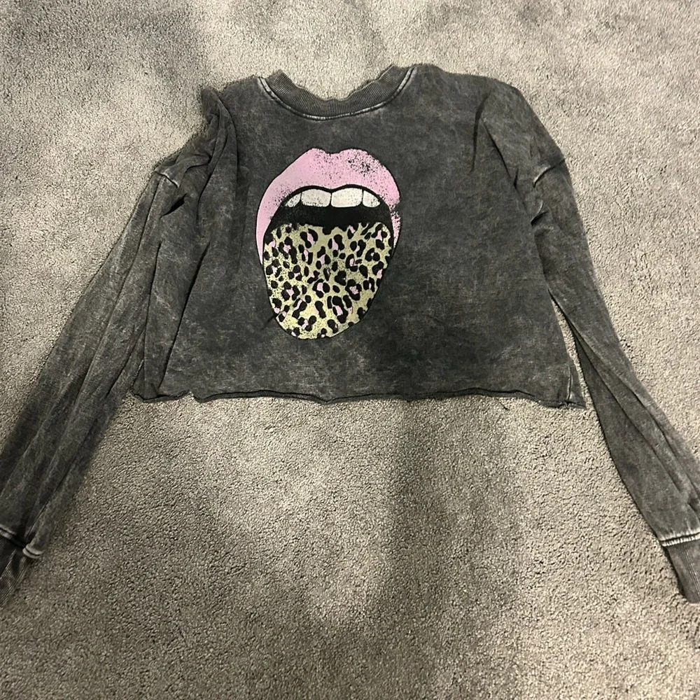 cropped long sleeve top